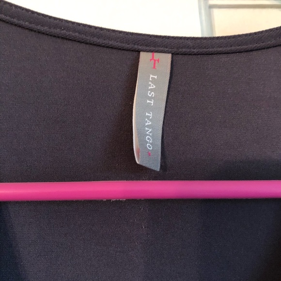 Flattering pleated front lightweight top! NWOT - Picture 3 of 4